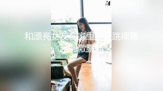  妖艳美少妇，换上情趣网袜美腿，狼友们眼睛都简直了