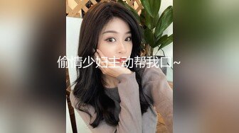   当着两个闺蜜的面，苗条妹子和男友无套啪啪，大屌多角度操逼，白浆很多