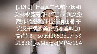 身材长相都不错的阿拉伯女孩，一会吃吃自己脚丫，一会换各种道具插BB