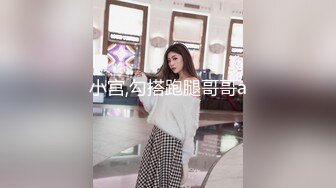 合租房门缝偷窥对门的美女换衣服 奶子又白又大身材还真不错