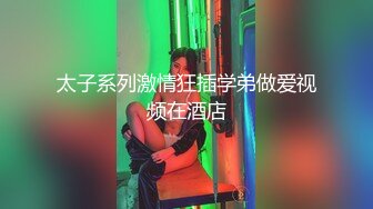 新流出情趣酒店花草房近景高清偷拍 小哥和女友外卖饱餐后啪啪