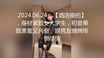 在KTV大屁屁妹子 掰开骚逼 TM都流水了 扒了裤子被三个大姐调教羞辱 矿泉水瓶子插逼 嘻嘻哈哈玩的挺开心