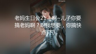 颜值不错的短发少妇精彩大秀直播，全程露脸脱光光洗澡诱惑，揉奶玩逼道具抽插，叫的好骚，给狼友叫老公草她