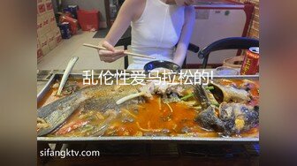   刚播不久肉感身材，掏出白皙奶子揉捏，拿出假屌乳胶吸吮，掰开小穴插入，粉嫩肥逼搞得湿哒哒