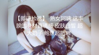 花重金收买女同学偷拍她们宿舍的女生洗澡