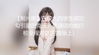 清纯系良家小少妇露脸跟小哥在家激情啪啪，配合小哥后入抽插，激情上位对着镜头浪叫呻吟，跟狼友互动撩骚