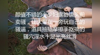 私房十月流出纸箱厂女厕全景后拍女工尿尿躲进厕所吸烟的白大褂