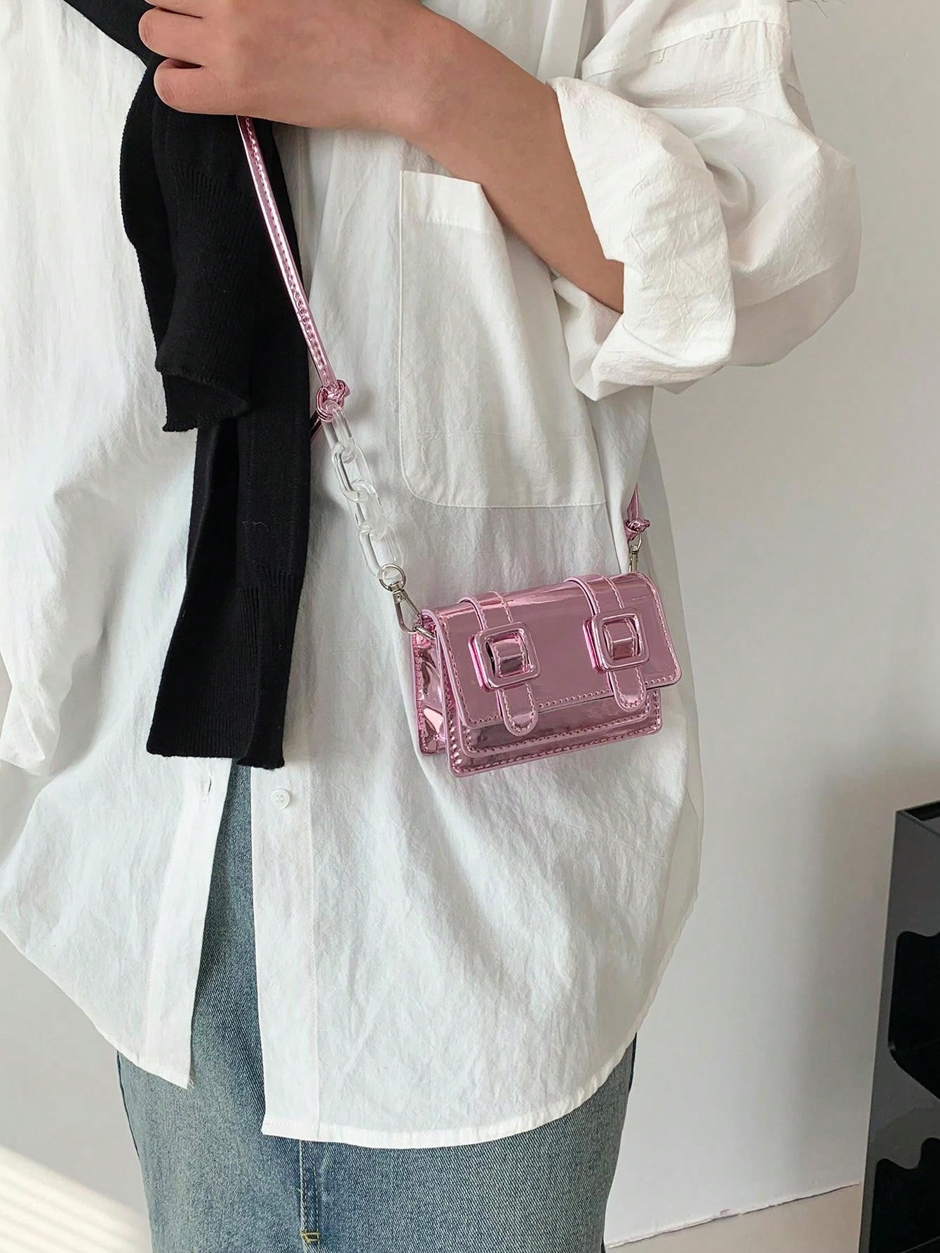 how to wear a pink crossbody bag 1