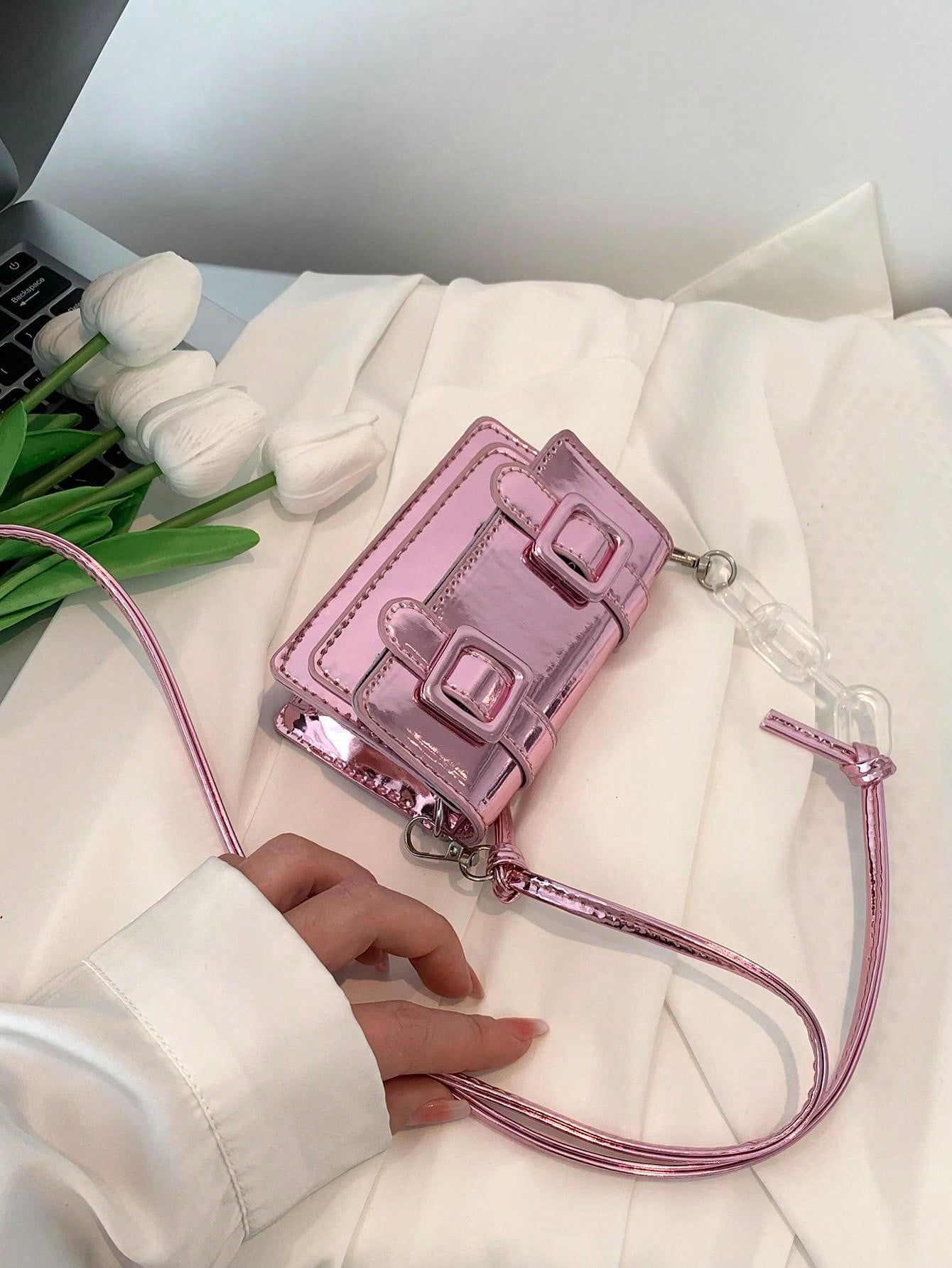 how to wear a pink crossbody bag 4